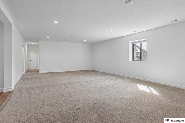 12009 Windsor Drive, Papillion, NE 68046
