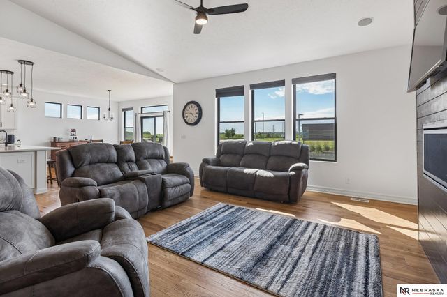 12009 Windsor Drive, Papillion, NE 68046