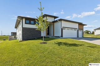 12009 Windsor Drive, Papillion, NE 68046