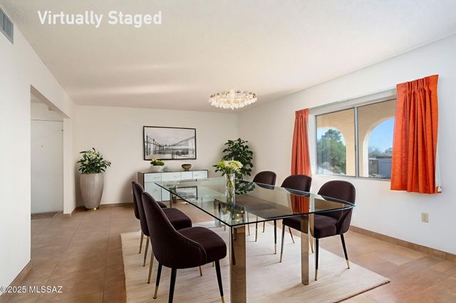 959 S Las Lomas Circle, Green Valley, AZ 85614