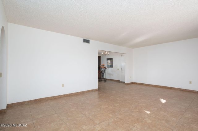 959 S Las Lomas Circle, Green Valley, AZ 85614