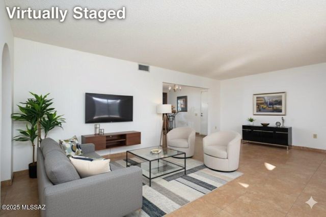 959 S Las Lomas Circle, Green Valley, AZ 85614