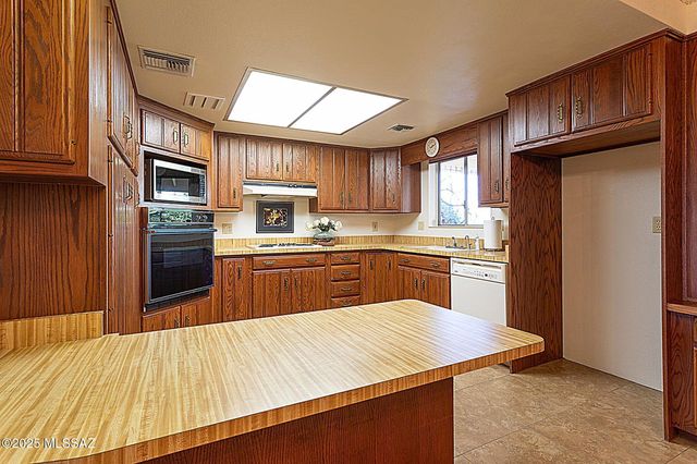 959 S Las Lomas Circle, Green Valley, AZ 85614