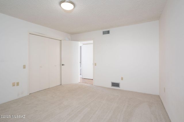 959 S Las Lomas Circle, Green Valley, AZ 85614