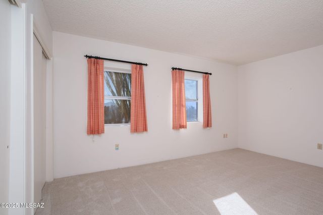 959 S Las Lomas Circle, Green Valley, AZ 85614