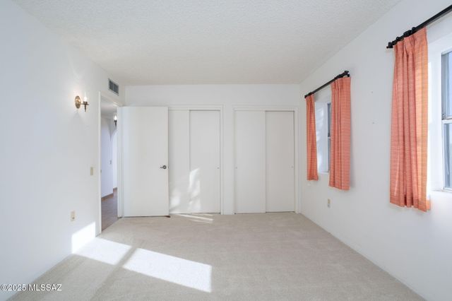 959 S Las Lomas Circle, Green Valley, AZ 85614