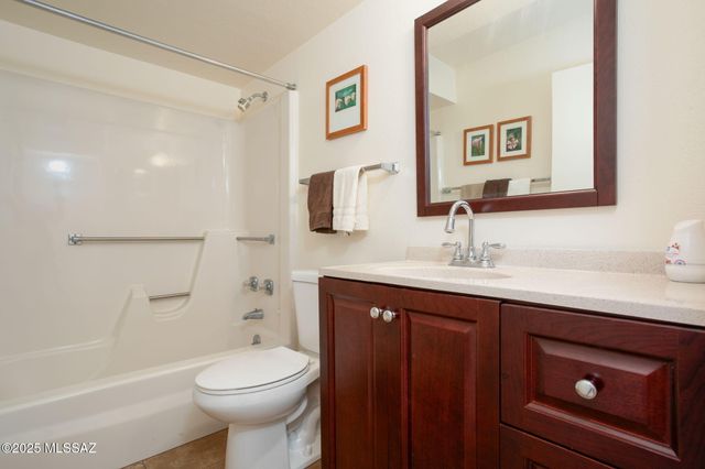 959 S Las Lomas Circle, Green Valley, AZ 85614