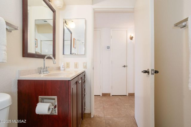 959 S Las Lomas Circle, Green Valley, AZ 85614