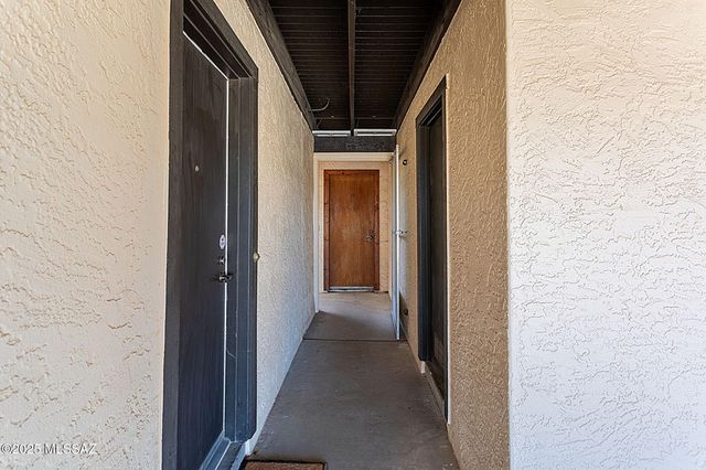 959 S Las Lomas Circle, Green Valley, AZ 85614