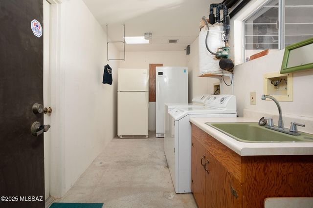 959 S Las Lomas Circle, Green Valley, AZ 85614