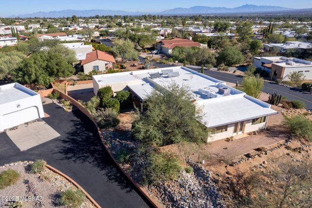 959 S Las Lomas Circle, Green Valley, AZ 85614