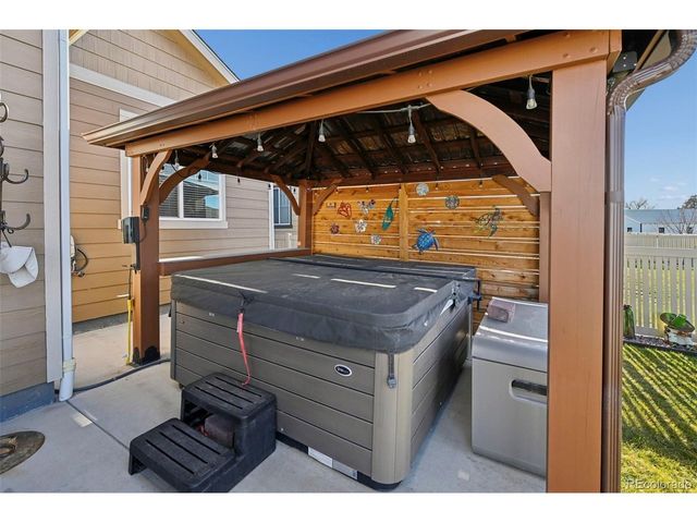 10571 Yosemite St, Commerce City, CO 80640