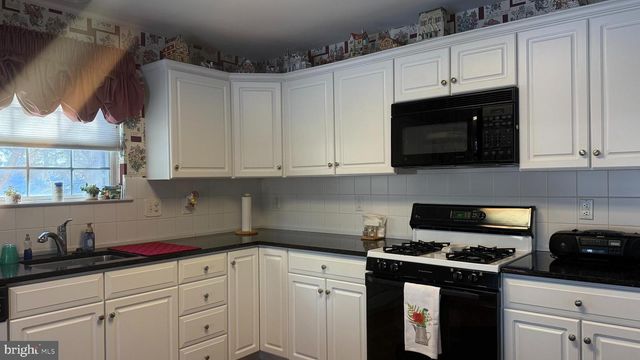 15 HOGAN WAY, Moorestown, NJ 08057