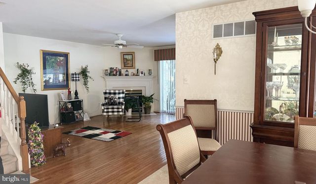 15 HOGAN WAY, Moorestown, NJ 08057