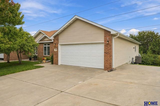 5618 Barrington Park Drive, Lincoln, NE 68516