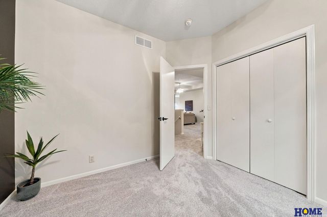 5618 Barrington Park Drive, Lincoln, NE 68516