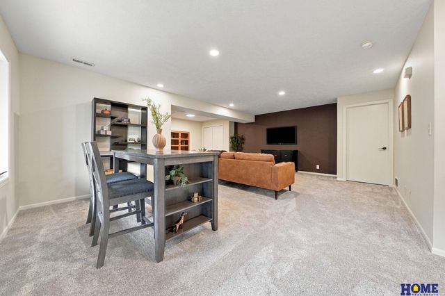 5618 Barrington Park Drive, Lincoln, NE 68516