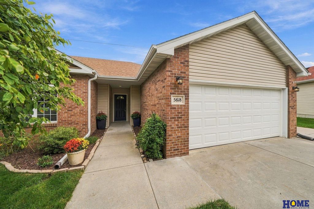 5618 Barrington Park Drive, Lincoln, NE 68516