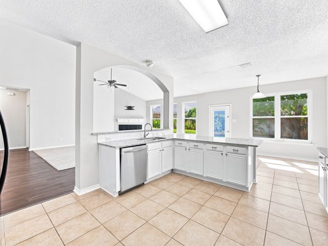 7129 Sundance Lane, Fort Worth, TX 76179