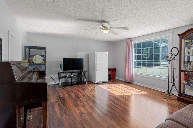 6931 Cowan Rd, Springfield, TN 37172