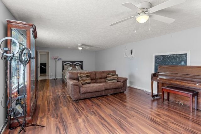 6931 Cowan Rd, Springfield, TN 37172