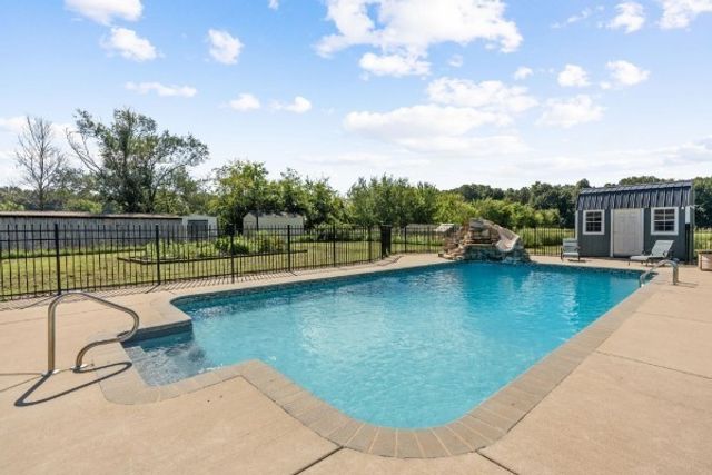 6931 Cowan Rd, Springfield, TN 37172
