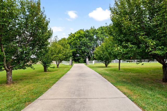 6931 Cowan Rd, Springfield, TN 37172