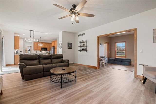 1810 Lori Ln, Hermitage, PA 16148