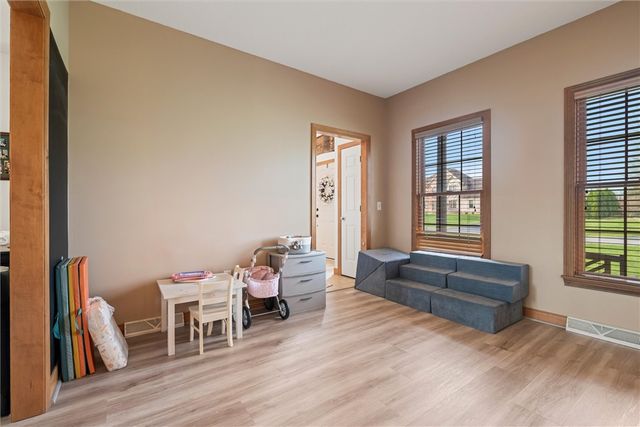 1810 Lori Ln, Hermitage, PA 16148