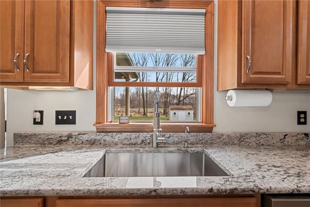 1810 Lori Ln, Hermitage, PA 16148