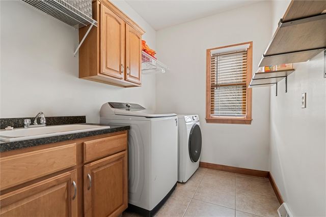 1810 Lori Ln, Hermitage, PA 16148