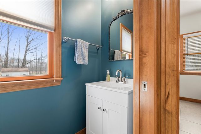 1810 Lori Ln, Hermitage, PA 16148