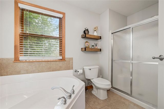 1810 Lori Ln, Hermitage, PA 16148