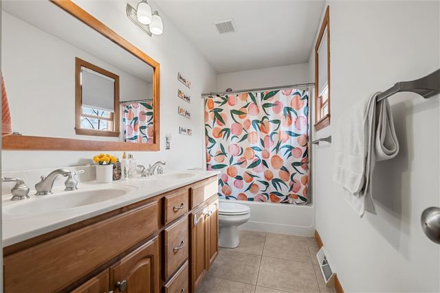 1810 Lori Ln, Hermitage, PA 16148