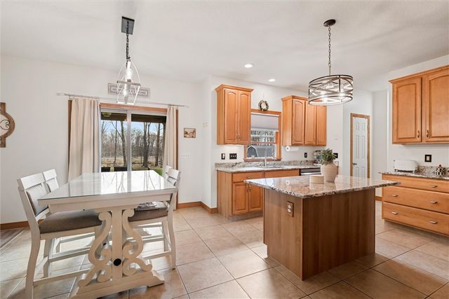 1810 Lori Ln, Hermitage, PA 16148