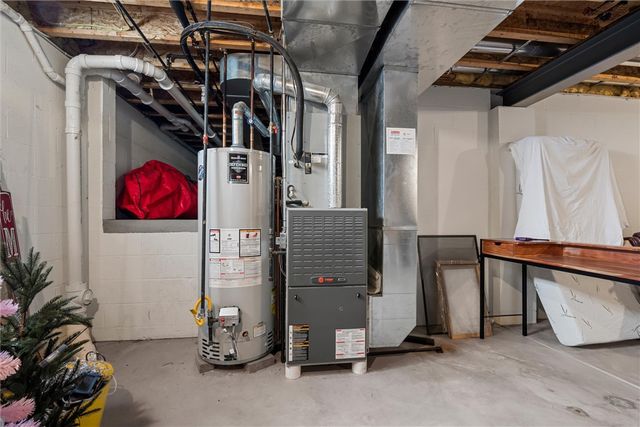 1810 Lori Ln, Hermitage, PA 16148