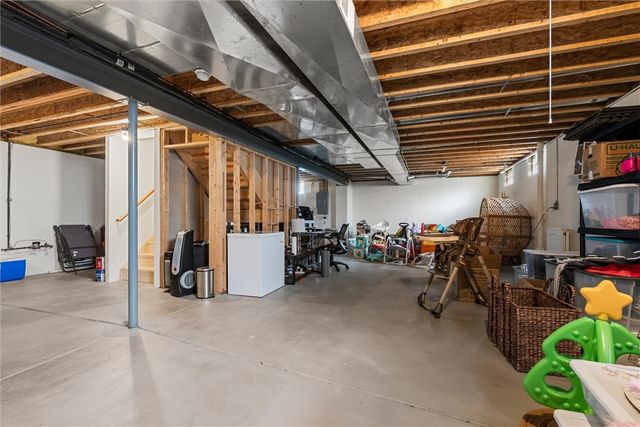 1810 Lori Ln, Hermitage, PA 16148