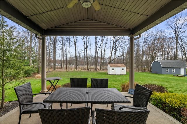 1810 Lori Ln, Hermitage, PA 16148