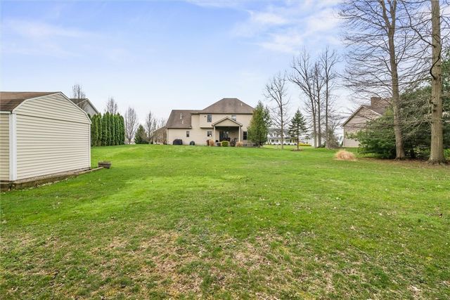 1810 Lori Ln, Hermitage, PA 16148