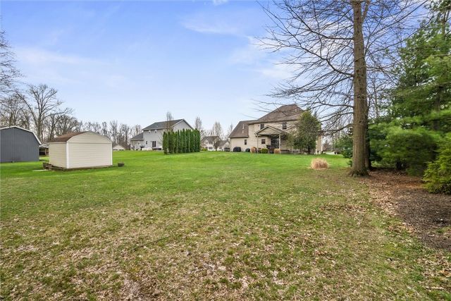 1810 Lori Ln, Hermitage, PA 16148