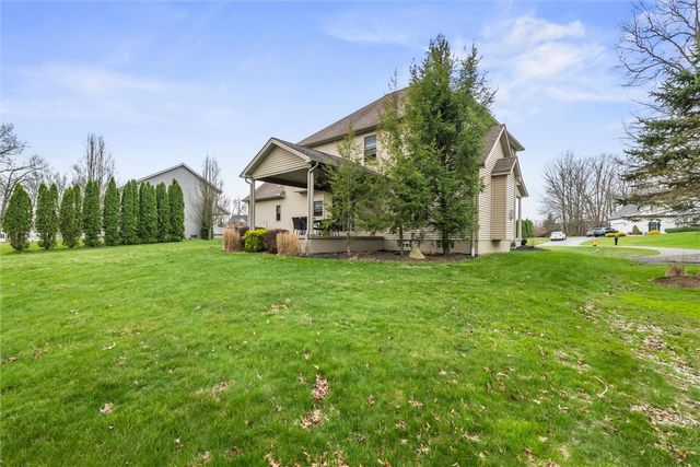 1810 Lori Ln, Hermitage, PA 16148