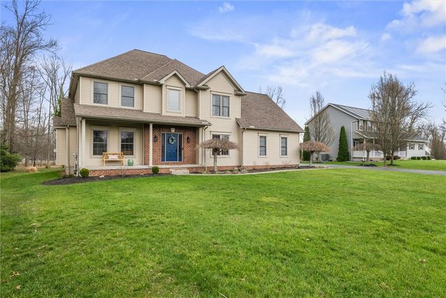 1810 Lori Ln, Hermitage, PA 16148