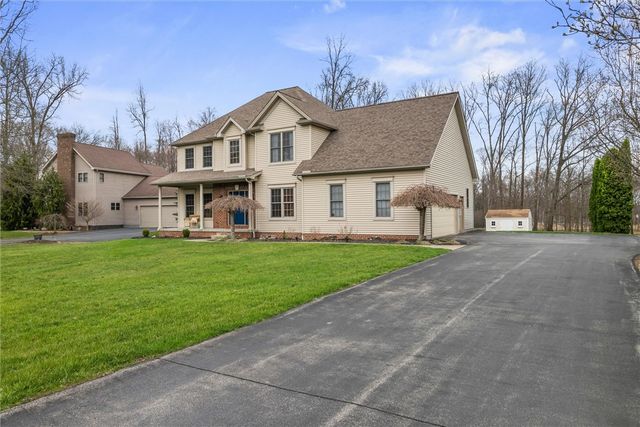 1810 Lori Ln, Hermitage, PA 16148