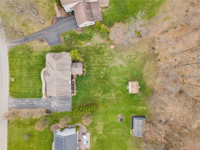 1810 Lori Ln, Hermitage, PA 16148