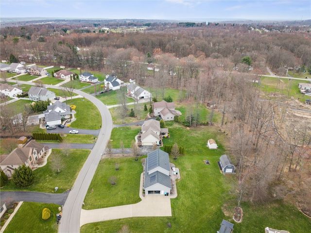 1810 Lori Ln, Hermitage, PA 16148