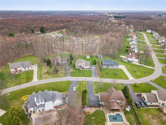 1810 Lori Ln, Hermitage, PA 16148