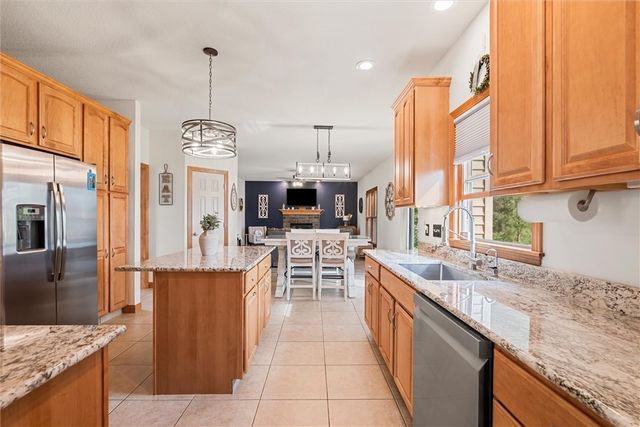 1810 Lori Ln, Hermitage, PA 16148