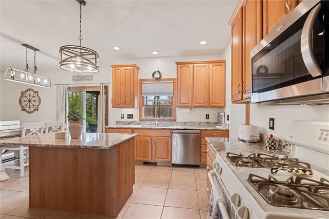 1810 Lori Ln, Hermitage, PA 16148