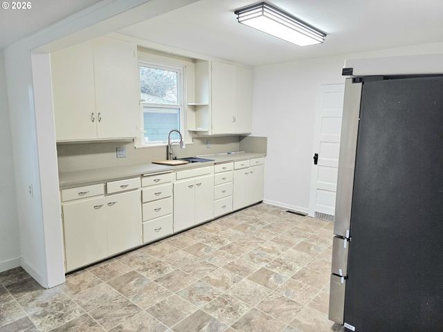 365 BRYAN St, Woodburn, OR 97071