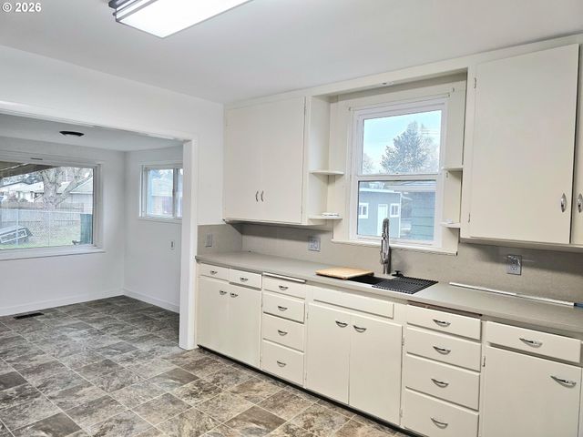 365 BRYAN St, Woodburn, OR 97071